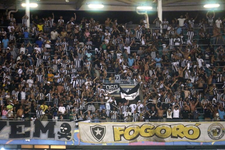 Em uma hora, torcida do Botafogo esgota setor visitante para duelo contra o Goiás