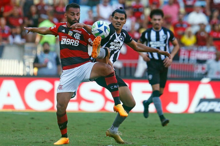 CBF divulga áudio do VAR sobre lance polêmico em clássico entre Flamengo e Botafogo