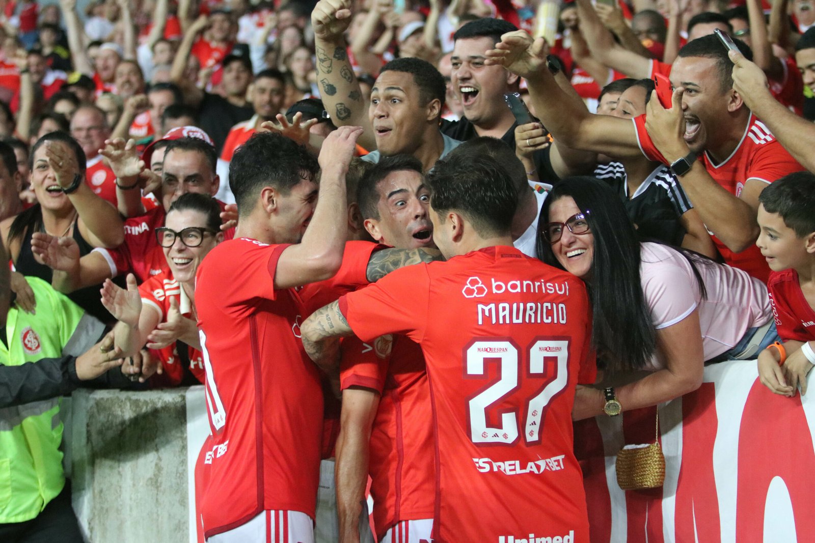 Carlos de Pena marca gol mil do Inter no Brasileirão
