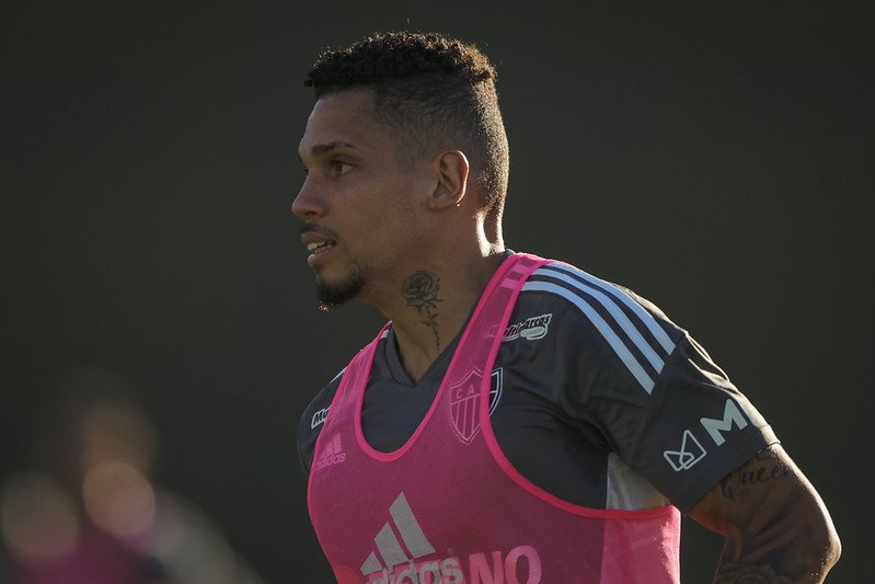 Camisa 10, Paulinho se defende de críticas da torcida após má fase