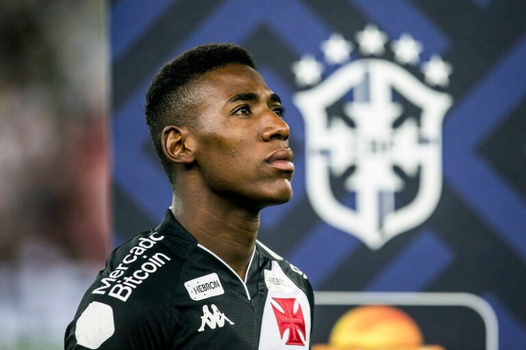 Vasco atrasa pagamentos das contratações de Lucas Pitón e Léo Pelé