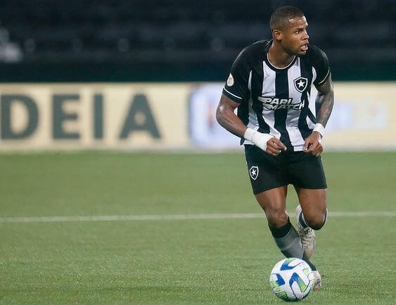 Júnior Santos diz que fez melhor partida pelo Botafogo contra o Atlético Mineiro e estar voltando a ser quem era