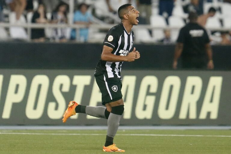 Após golaço, Victor Sá, do Botafogo, diz: “Sorte contra o Atlético Mineiro”