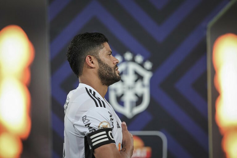 Hulk desabafa sobre rodízio de Coudet e critica modelo do treinador