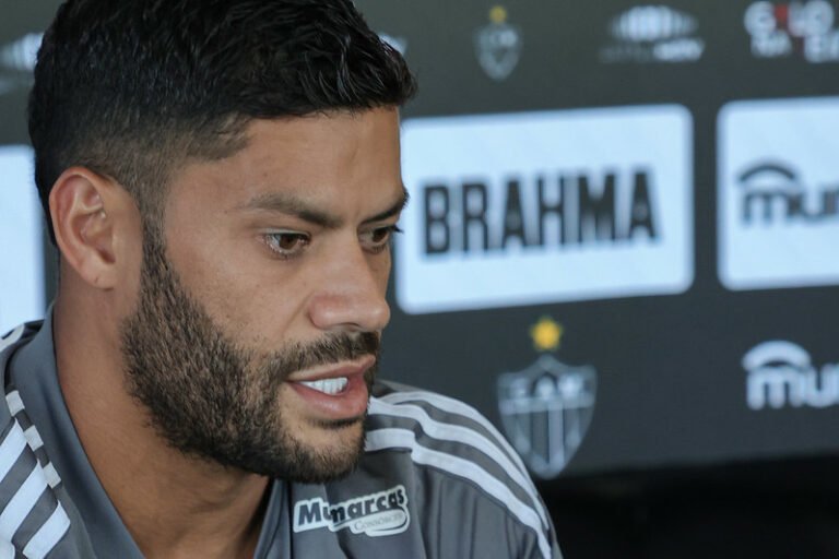 Após polêmicas, Hulk reforça apoio a Coudet e solta indireta contra Cuca