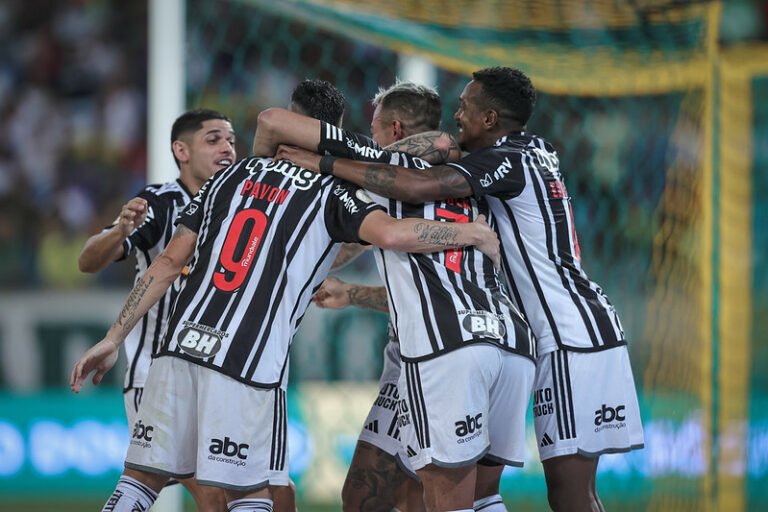 Em meio a escândalo de apostas, Atlético-MG realiza palestra com elenco e advogados sobre o tema