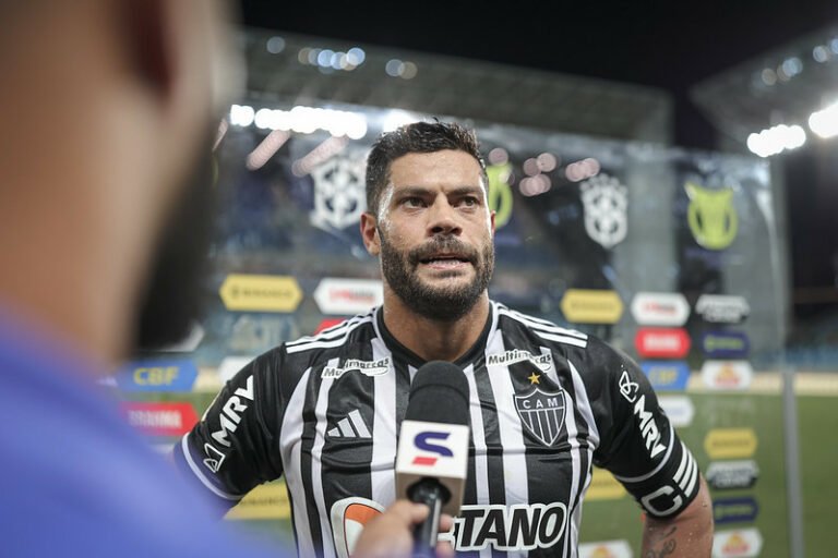 Hulk fala sobre goleada: “Tiramos um peso em cima da gente, muito bom ganhar”