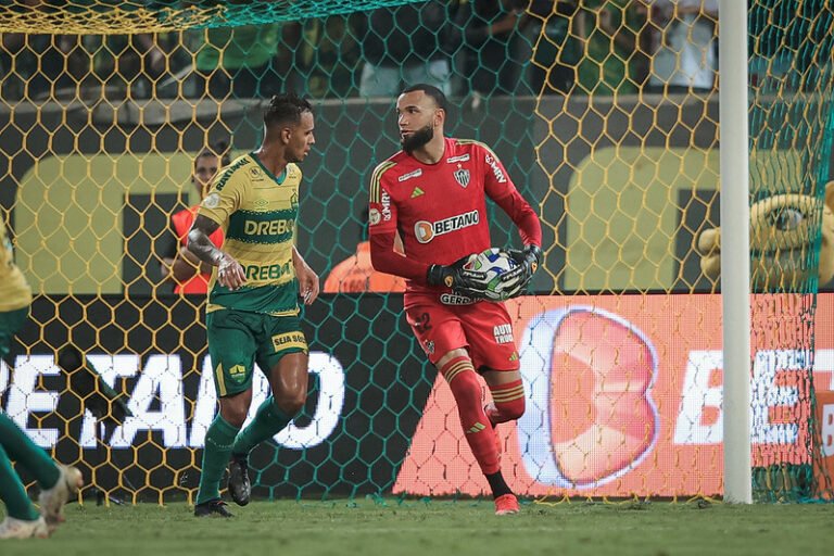 Everson completa 180 jogos pelo Atlético e convoca torcida para duelo em casa no Brasileirão