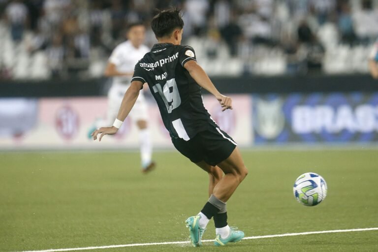 Matías Segovia celebra bom momento em início no Botafogo
