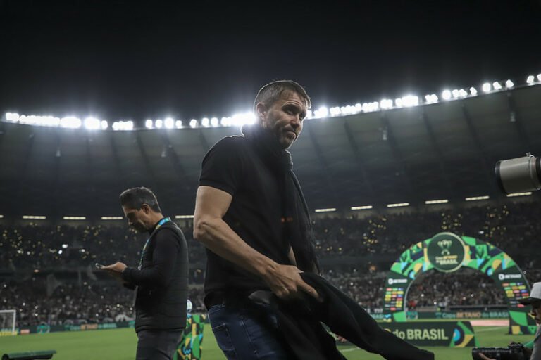 Rodrigo Caetano revela propostas de outros clubes por Coudet e recusa do argentino em deixar o Atlético-MG