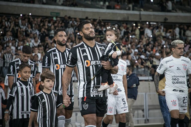 Atlético-MG pretende regularizar salários atrasados com o elenco