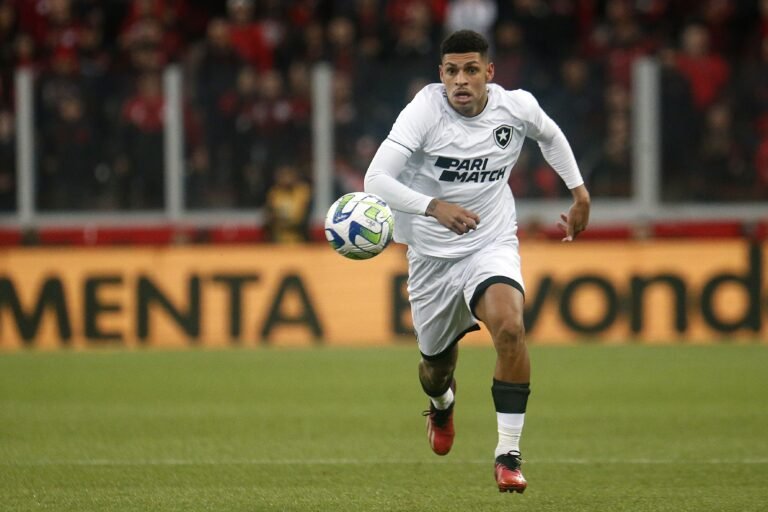 Após gol marcado, Luís Castro elogia Luís Henrique: “Cada vez mais pronto”