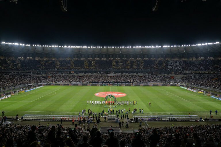 Atlético-MG busca ressarcimento da Minas Arena após multa da Conmebol por gramado do Mineirão
