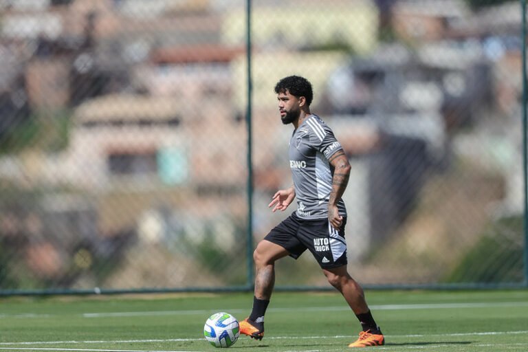 Otávio é liberado pelo Departamento Médico e treina com elenco do Atlético-MG