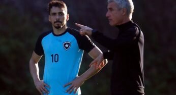 Luís Castro elogia e explica escolha por Eduardo como centroavante no Botafogo