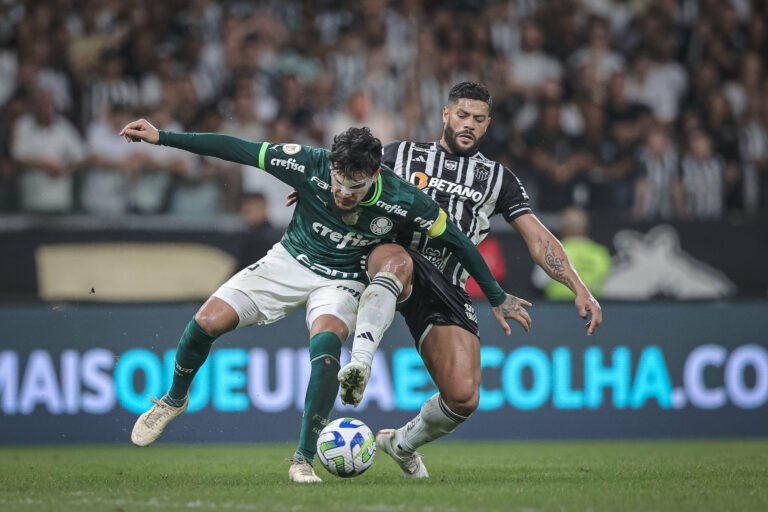 Chefe de arbitragem da CBF se posiciona sobre possível pênalti de Marcos Rocha em Atlético-MG 1×1 Palmeiras