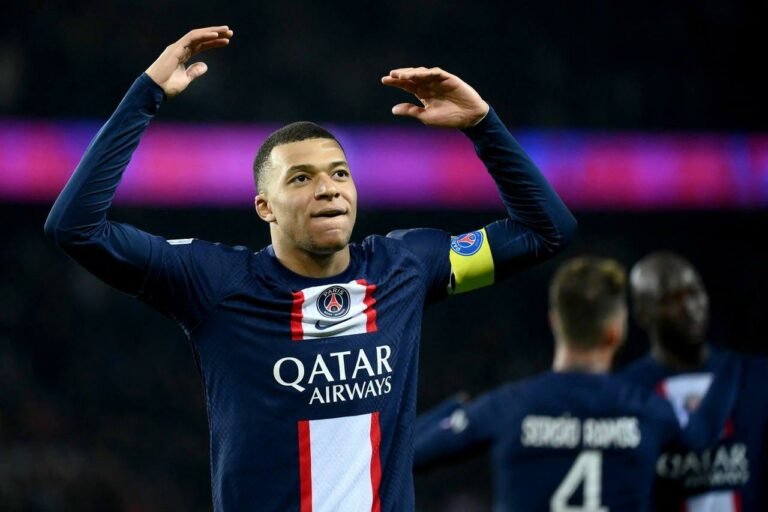 Possíveis donos do Manchester United devem buscar contratação de Mbappé