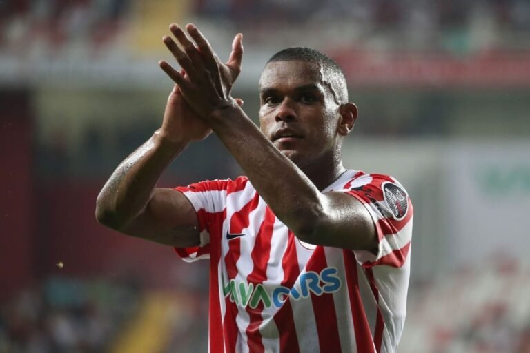 Flamengo monitora situação de Fernando e prepara nova investida