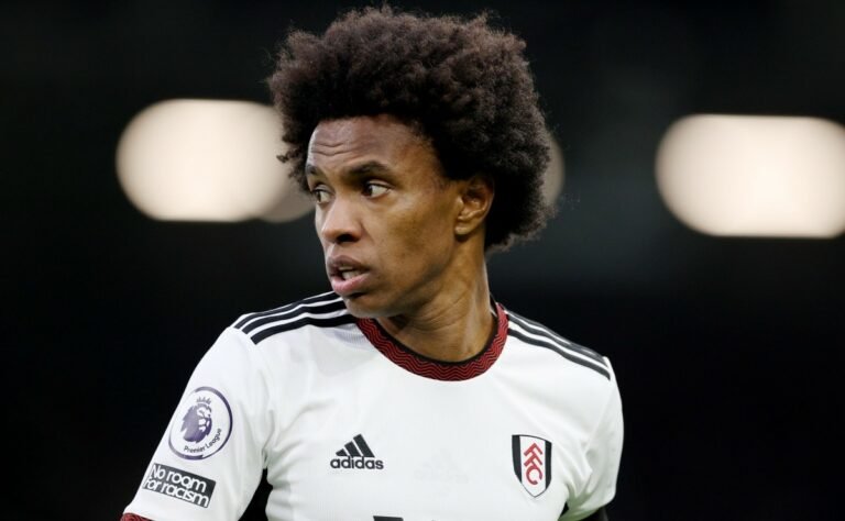 Willian diz que não jogará no Brasil nunca mais após passagem sem sucesso pelo Corinthians