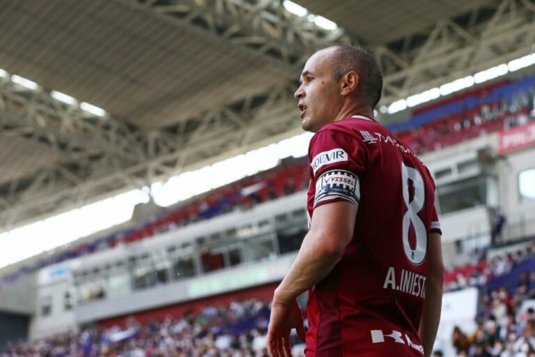 Iniesta deixará Vissel Kobe após amistoso com o Barcelona; duelo marcará despedida de Busquets