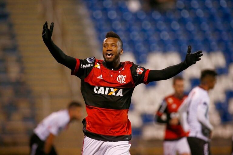 Rafael Vaz, ex-Flamengo e Vasco, é citado em esquemas de apostas