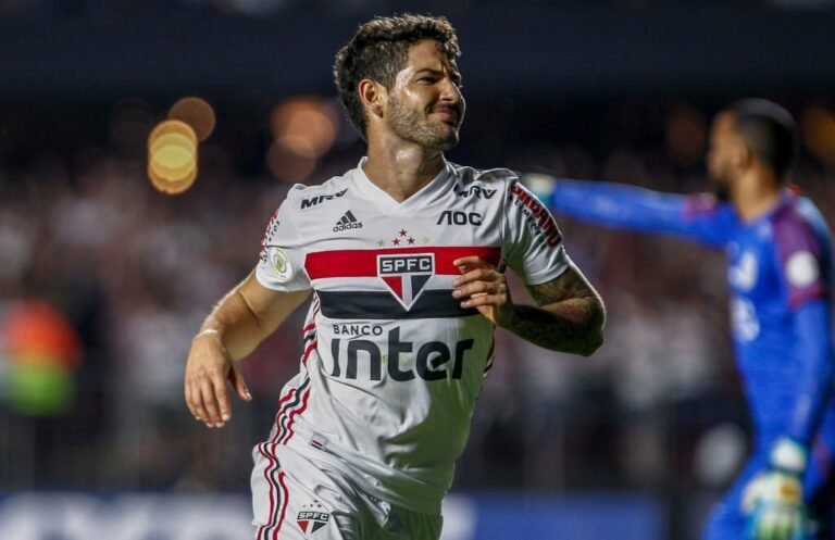 Possível novo reforço do São Paulo, Alexandre Pato receberá menos de R$ 50 mil mensais