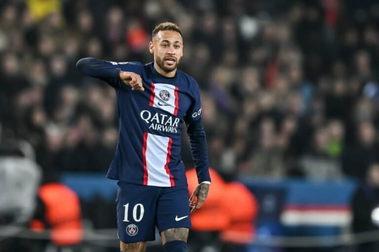 Dirigente do PSG planeja oferecer Neymar ao Manchester City em troca de Bernardo Silva