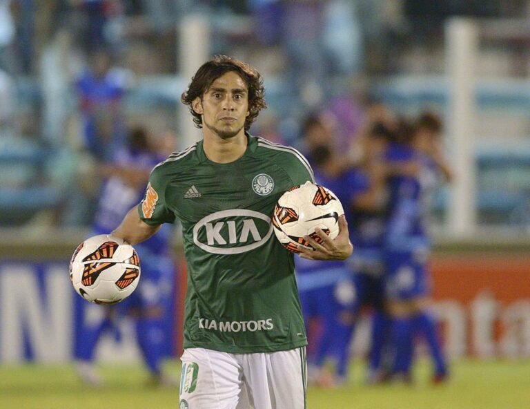 Ex-Palmeiras, Valdívia é internado em hospital psiquiátrico no Chile
