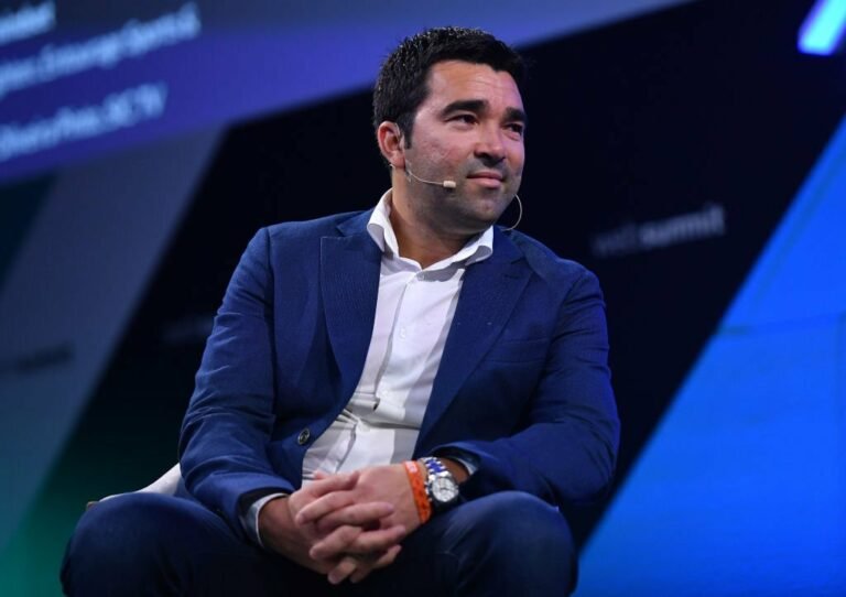 Filho de Cruyff deixa diretoria do Barcelona e Deco é cotado para assumir cargo