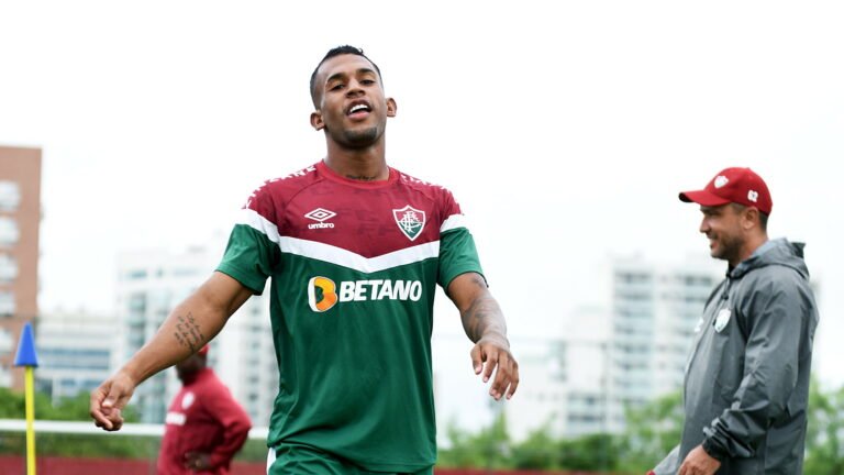 Promessa do Fluminense se destaca em treinos e pode receber oportunidade nos próximos jogos