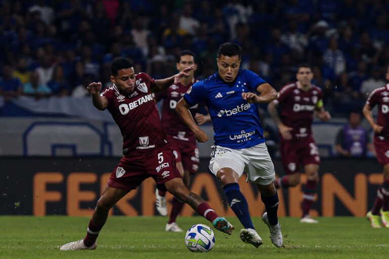Fluminense informa resultado da lesão de Alexsander