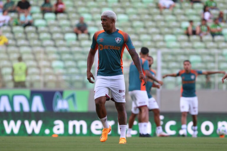 John Kennedy desfalcará o Fluminense contra o Cruzeiro
