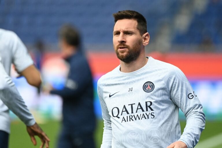 Lionel Messi aguarda fim de Campeonato Francês para definir seu futuro