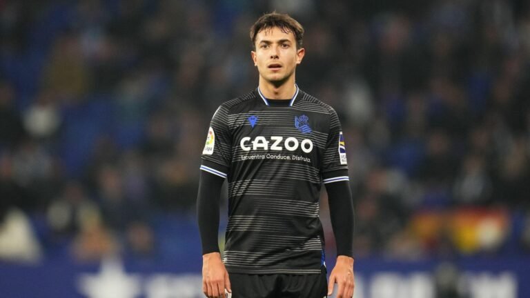 Barcelona define nome favorito para substituir Busquets