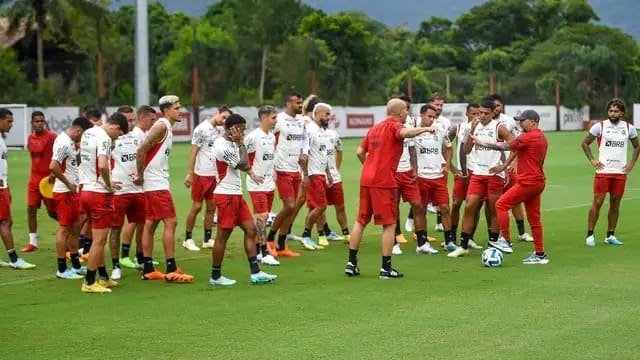 Após empate na Libertadores, elenco do Flamengo não tem folga e treina no CT