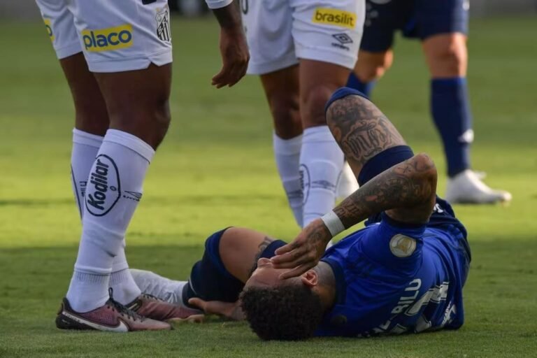 Lesão de Rafael Bilú preocupa delegação do Cruzeiro