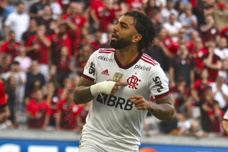 Gabigol leva três cartões por reclamação em quatro jogos e desfalca Flamengo