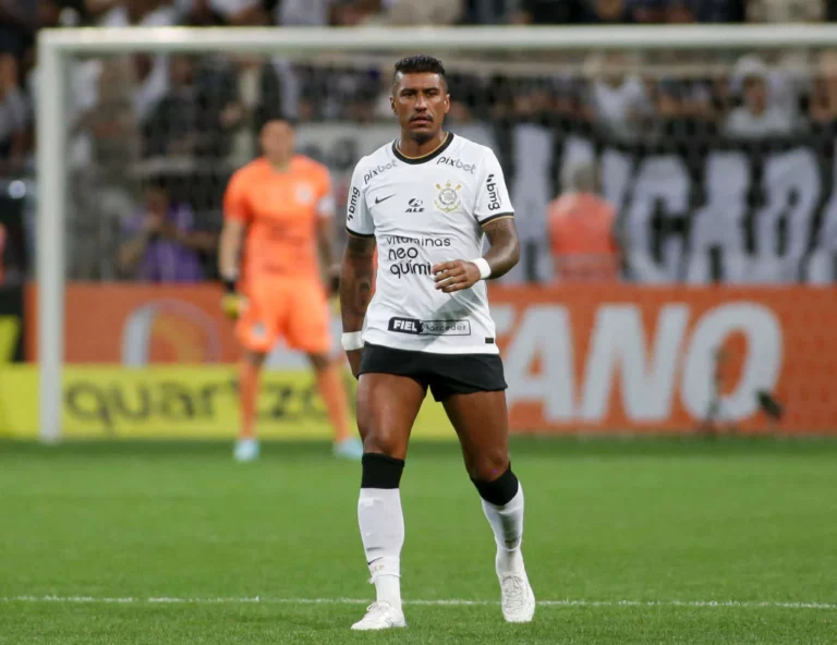Paulinho tem grandes chances de não atuar mais pelo Corinthians, diz jornalista
