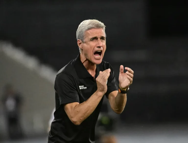 Luís Castro comenta sobre críticas ao estilo de jogo do Botafogo: “Me incomoda é não ganhar”