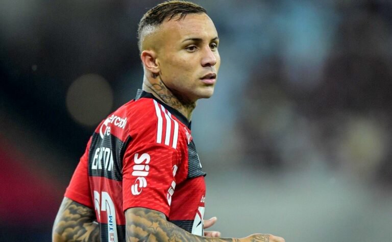 Everton Cebolinha atua no sacrifício contra Corinthians e será reavaliado para duelo da Libertadores