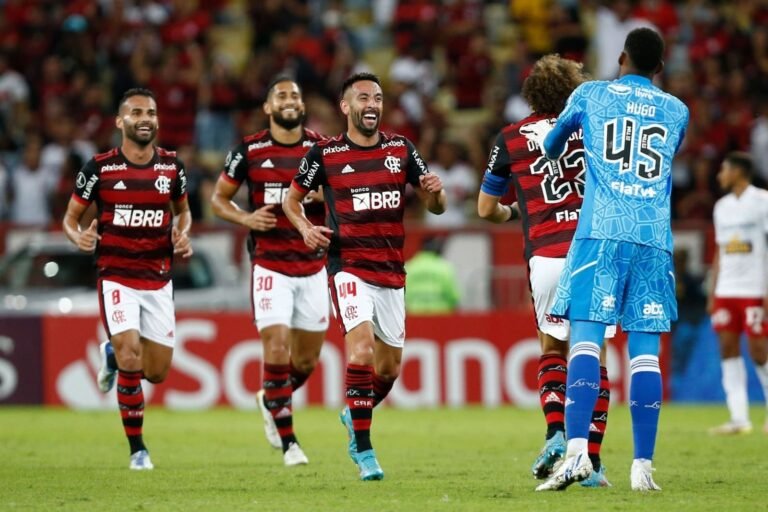 Campeão da Libertadores com Flamengo rescinde contrato e mira futebol europeu