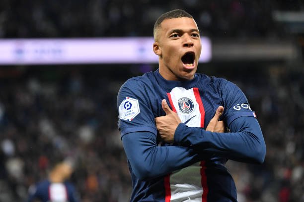 Kylian Mbappé pode faturar ‘bolada’ se recusar Real Madrid e permanecer no PSG