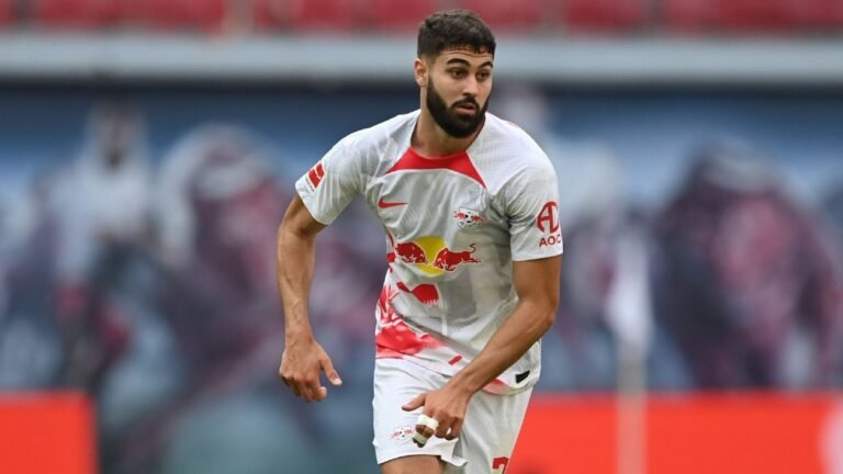 Manchester City prepara oferta astronômica por Gvardiol