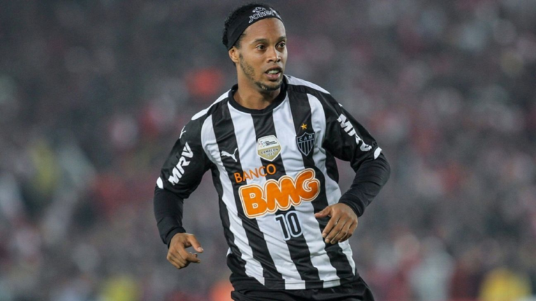 Atlético-MG tem contas bloqueadas por dívida com Ronaldinho Gaúcho