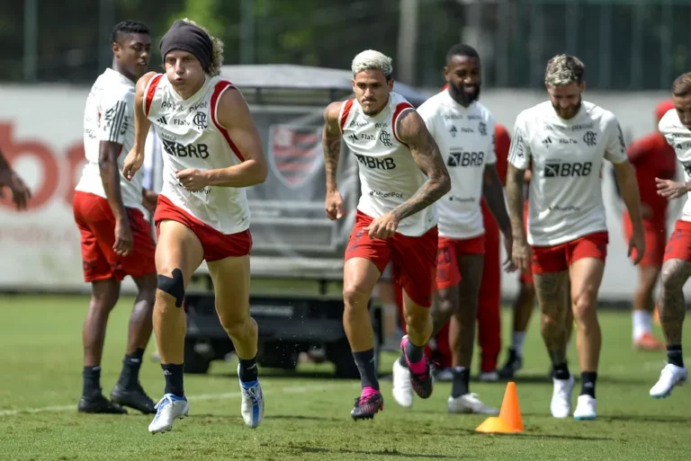 Flamengo poderá ter dois retornos de peso contra o Corinthians