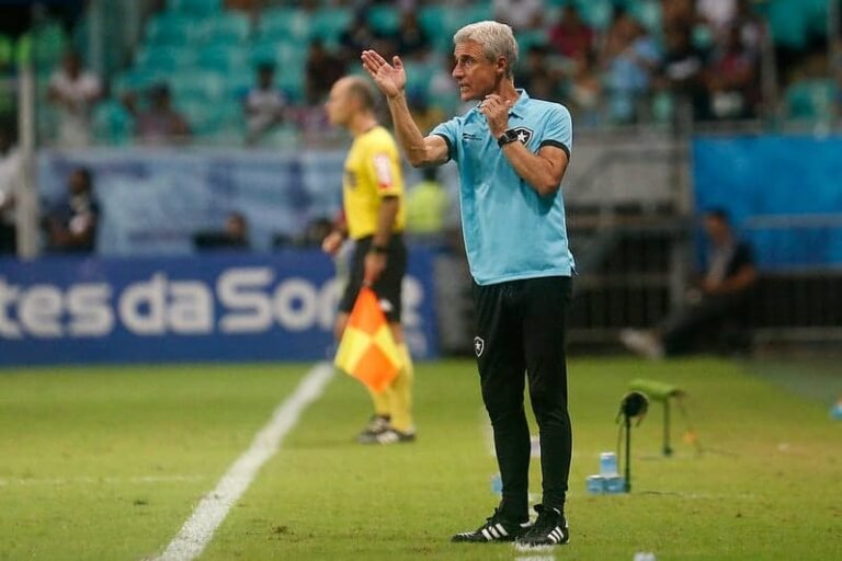 Luís Castro sinaliza que não aceitará propostas e permanecerá no Botafogo