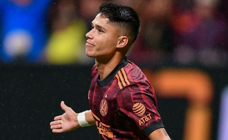 Luiz Araújo está entre as dez maiores contratações da história do Flamengo