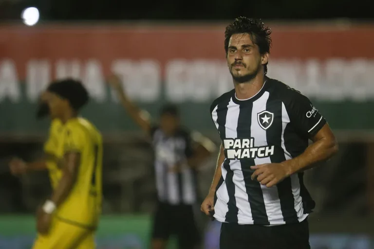 Botafogo dá entrada em documentação para renovação de Gabriel Pires