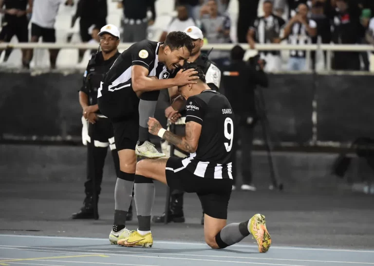 Eduardo, do Botafogo, torce por convocação de Tiquinho Soares para a Seleção: “Merecedor”