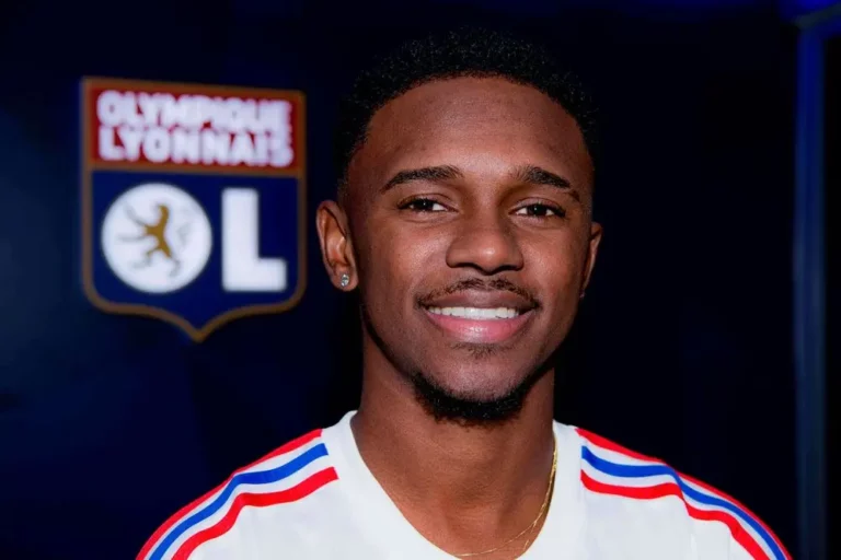 Jeffinho, do Lyon, promete retorno ao Botafogo no futuro